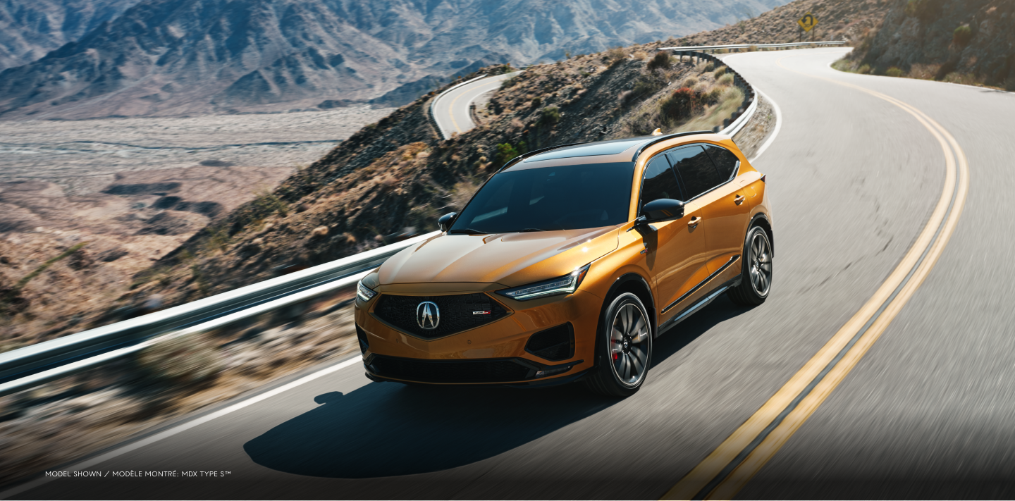 Plan de trois quarts avant d’un MDX Type S négociant une chicane sur une autoroute de montagne en journée.