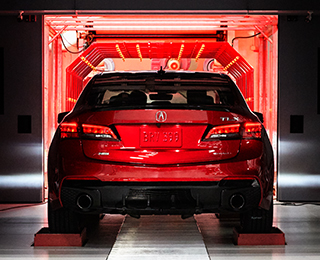 Rear of red Acura PMC TLX.  / Vue arrière de l’Acura PMC TLX rouge. 